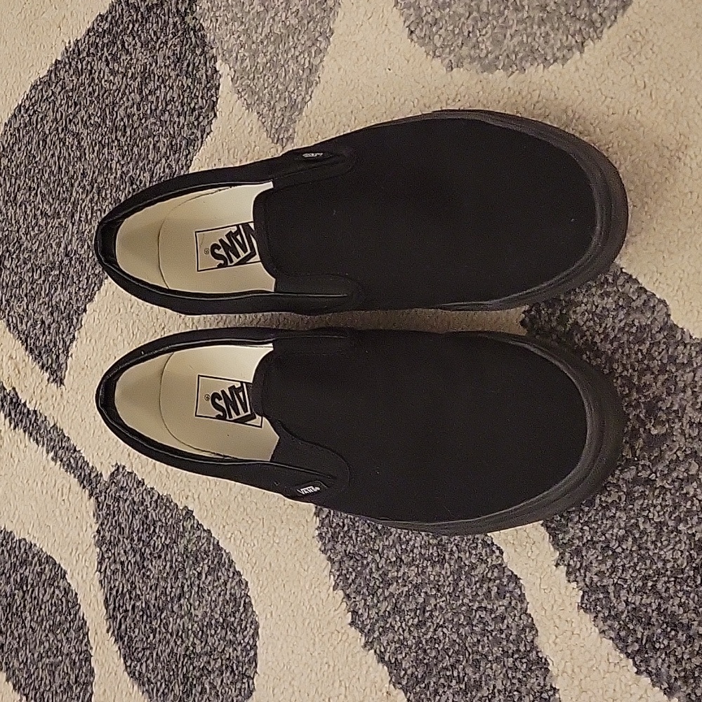 Vans slip on black on black mens size 10.5, EUC